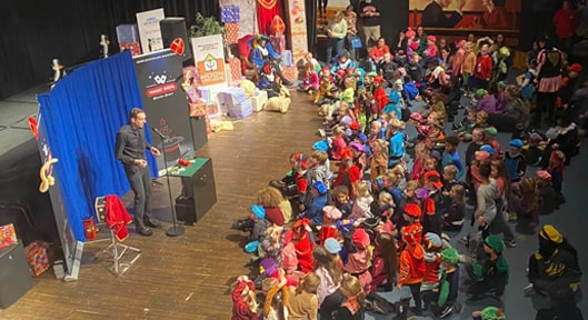 Goochelaar Maarten als voorprogramma Sinterklaas